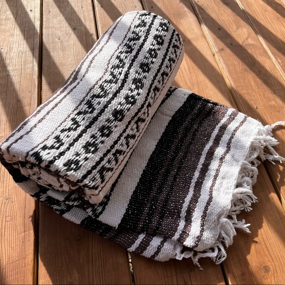 Traditional Mexican Yoga Blanket 🧘‍♂️ - Picture 1 of 4